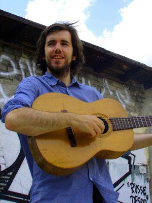 Follsonica apre i battenti con la chitarra di Antoine Villoutreix