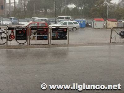 Nubifragio a Grosseto, chiuso il centro commerciale