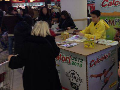 Torna il calcio da “attaccare”: a Grosseto arrivano le figurine Panini