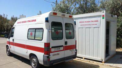 Rischia di morire sulla spiaggia per la puntura di una tracina: la salvano quattro volontari