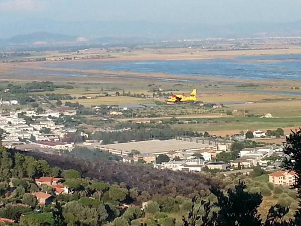 Incendio sotto controllo. Frana sulla strada della Capannina, il locale resterà chiuso