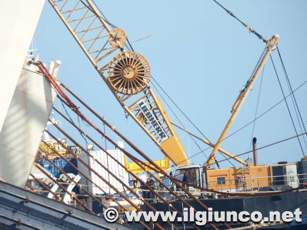 Concordia, via al parbuckling. Il distacco dalla roccia la fase più critica