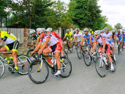 Ciclismo: Lombardi stacca tutti in salita e vince il Gran Premio di Montepescali