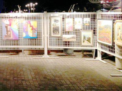 I pittori follonichesi in mostra: quando l’arte scende in piazza