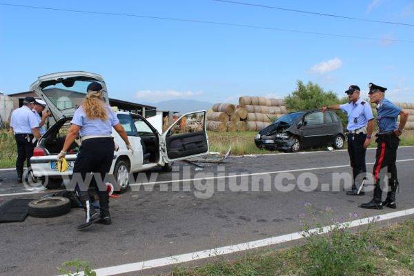 Scontro frontale tra due auto: 2 feriti, grave una ragazza trasferita a Siena – FOTO