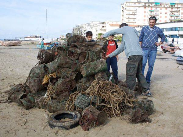 Pesca illegale con le nasse a Follonica. Si muove anche il governo. Via a nuovi controlli