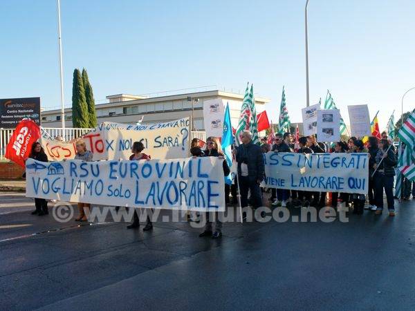 Eurovinil: è il giorno della protesta. Le foto del corteo dei lavoratori