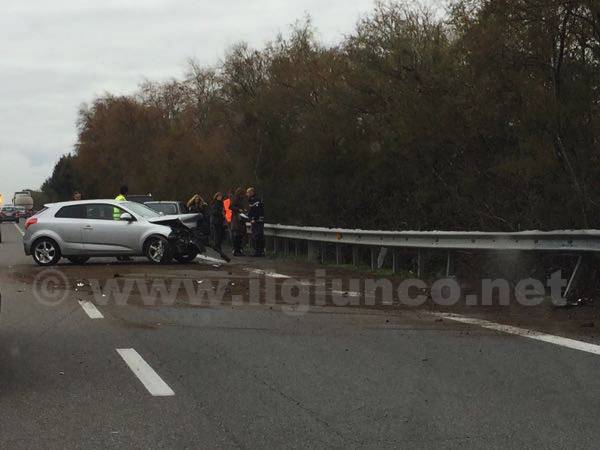 Incidente sulla 4 corsie, dopo il tamponamento testacoda contro il guard-rail – FOTO