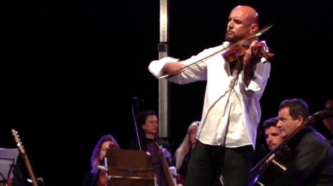 Concerti alla Cava: l’Orchestra città di Grosseto ospita Gino Paoli