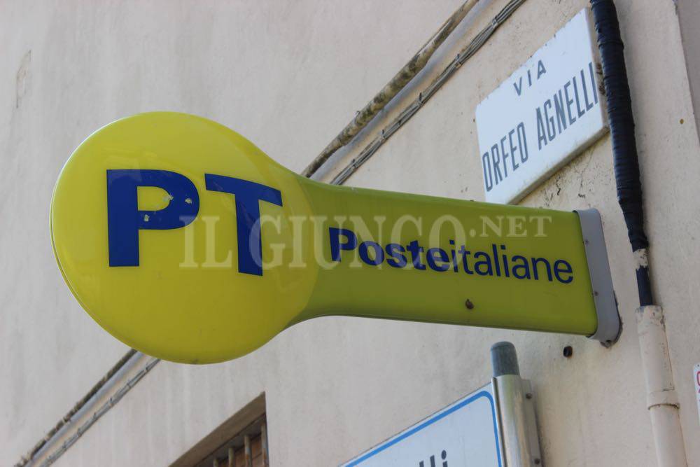 Sindaci contro Poste: «Situazione paradossale». Pd: «È un dramma»