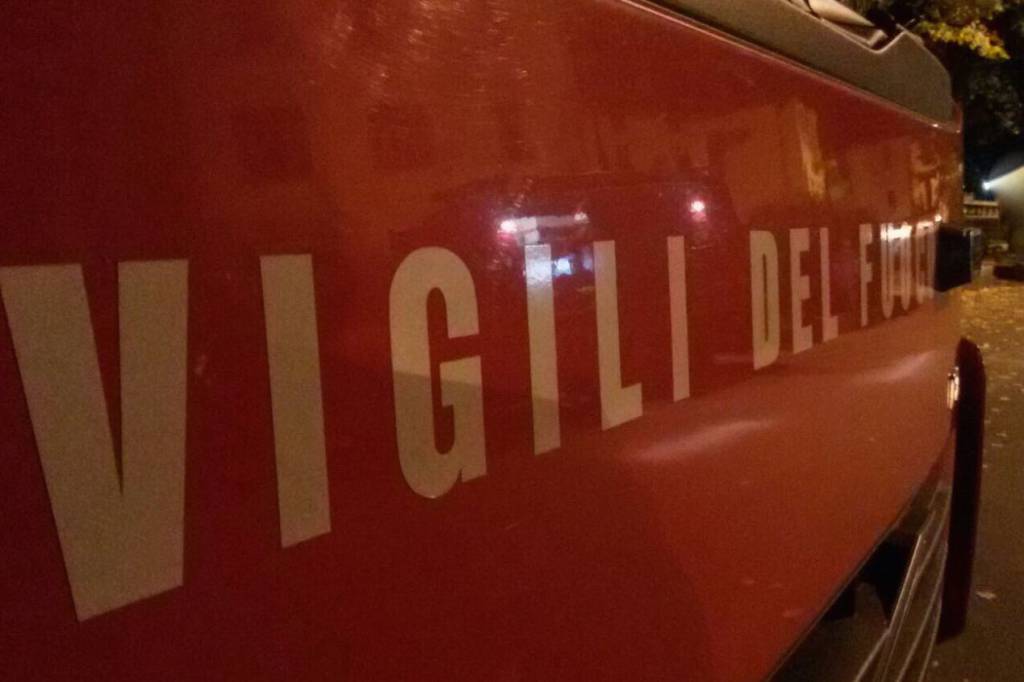 Si ribalta un tir: Aurelia chiusa sul confine. Traffico deviato