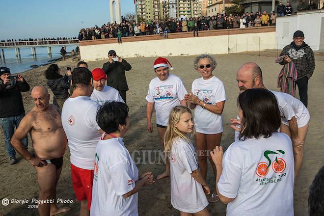 Primo tuffo Capodanno 2016 Follonica