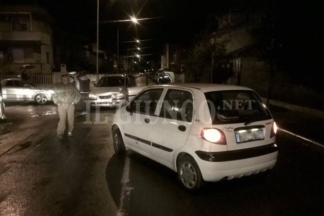 Frontale tra due auto in città: a bordo anche un bambino di un anno