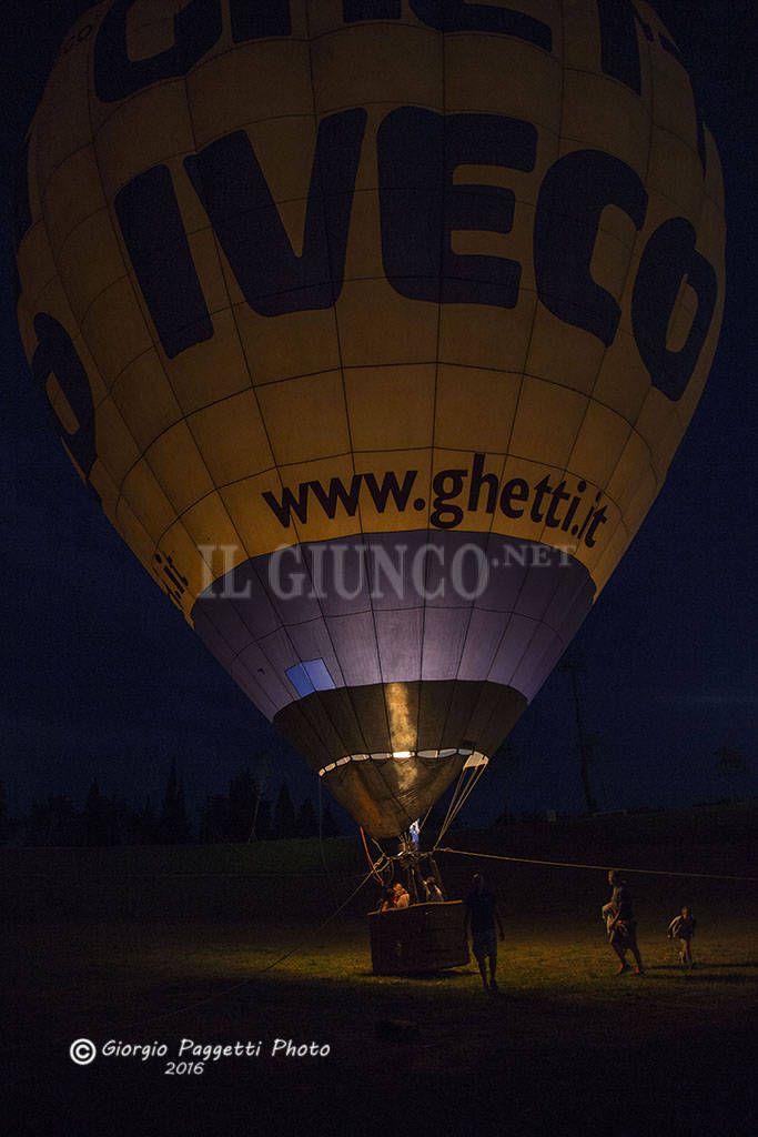 Mongolfiera di notte