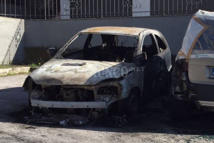 Incendio auto Istia d'Ombrone