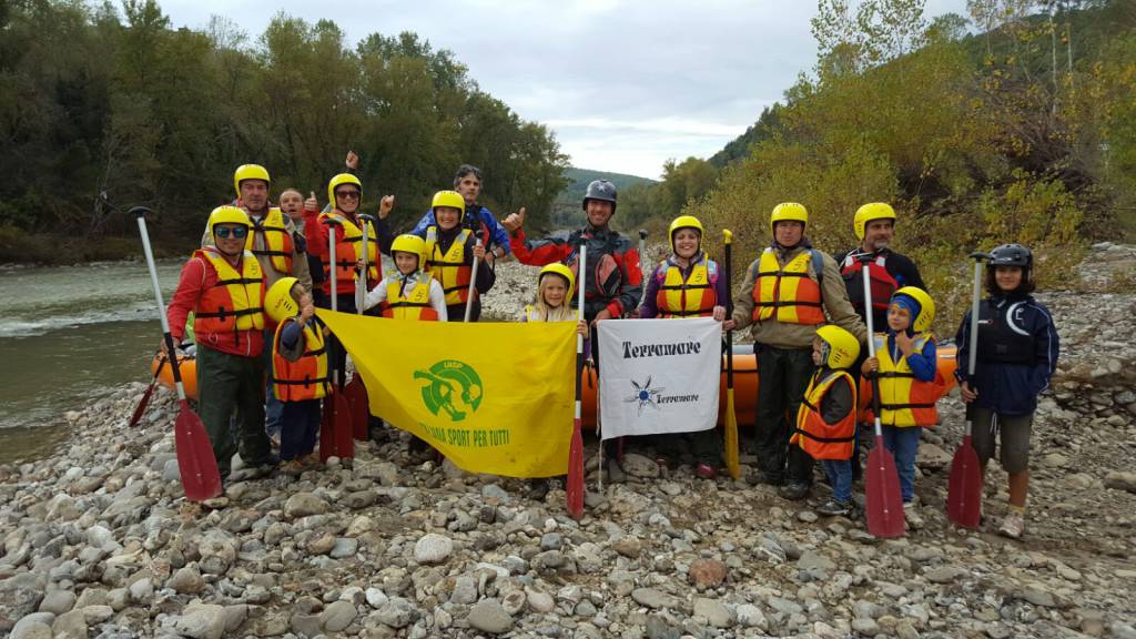 Canoisti grandi e piccini alla giornata di soft rafting firmata Associazione Terramare