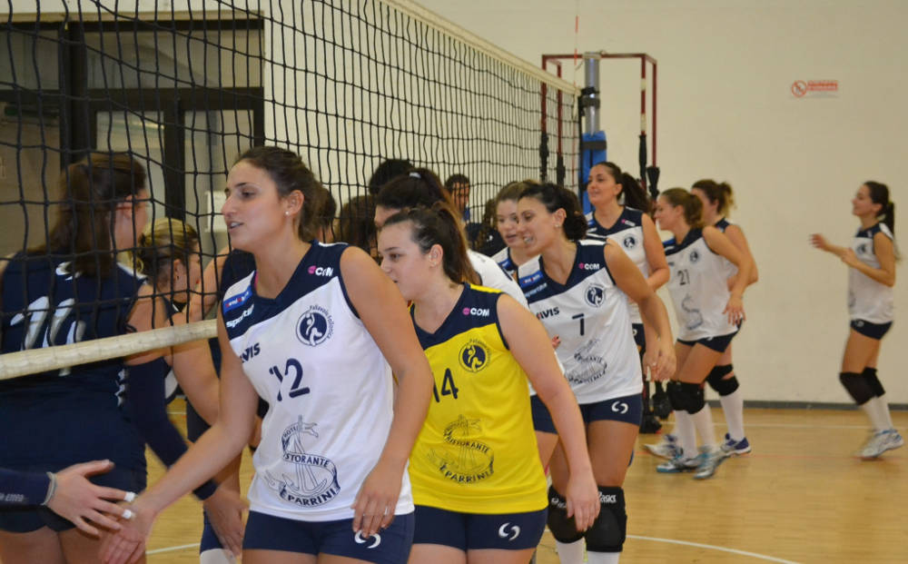 Pallavolo Follonica, il derby è amaro: vince il Venturina. Le azzurre di Rossi sconfitte 3-0