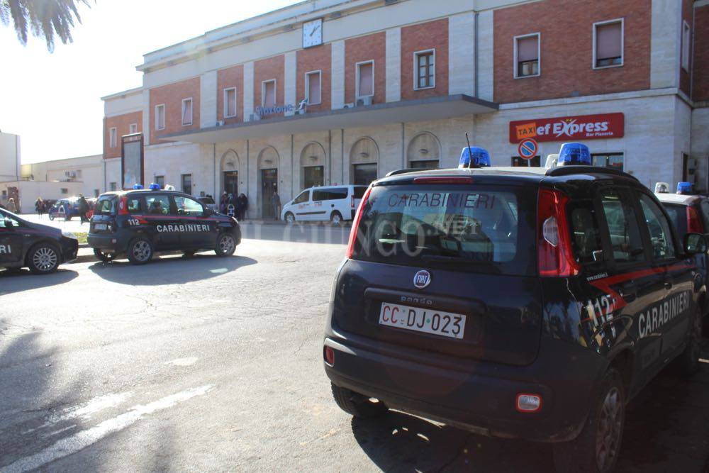 Controlli forze dell'ordine alla stazione 