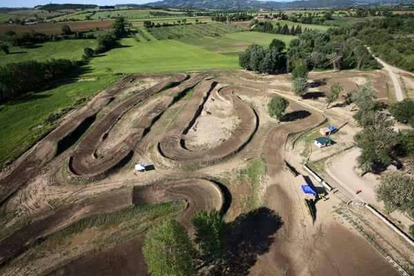 Cade durante le prove al crossodromo: trasferito in ospedale con Pegaso