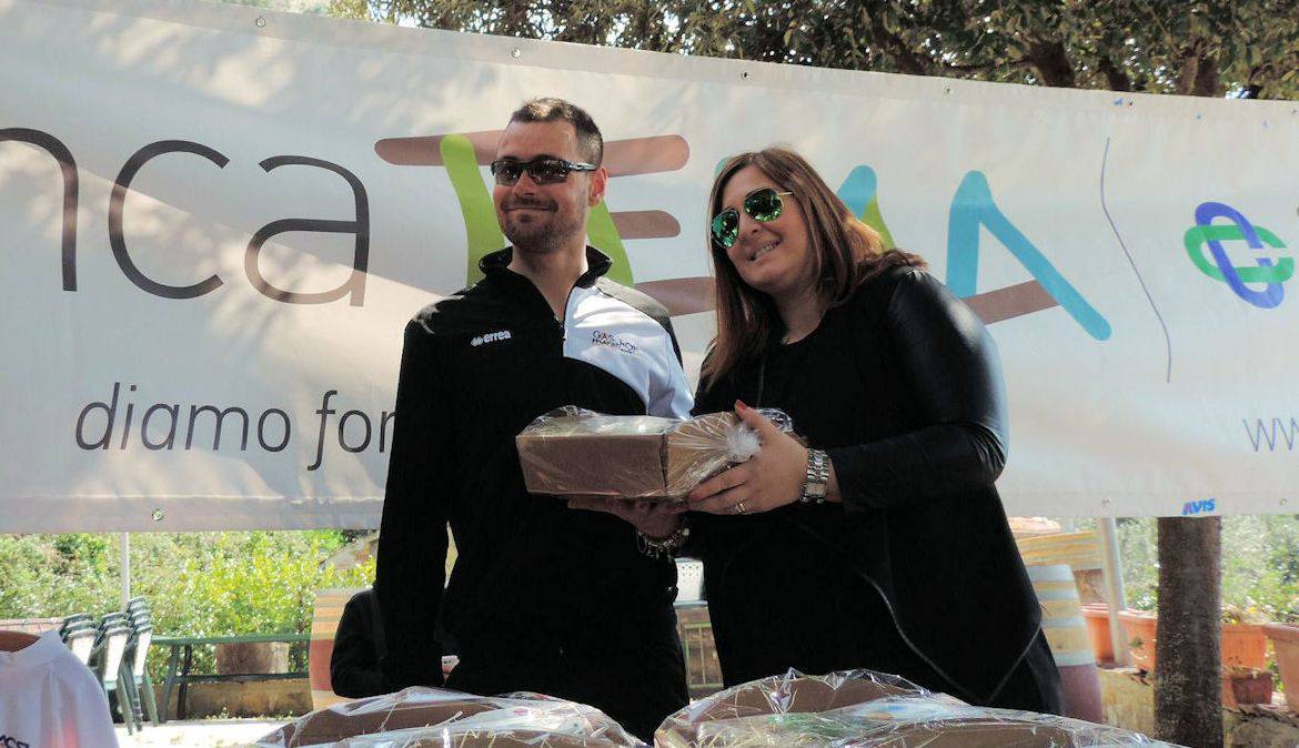 Minelli a braccia alzate nel gran premio di Montemassi