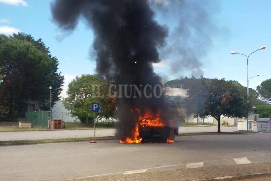 Camion a fuoco maggio 2017