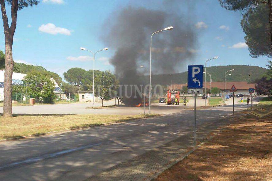 Camion a fuoco maggio 2017