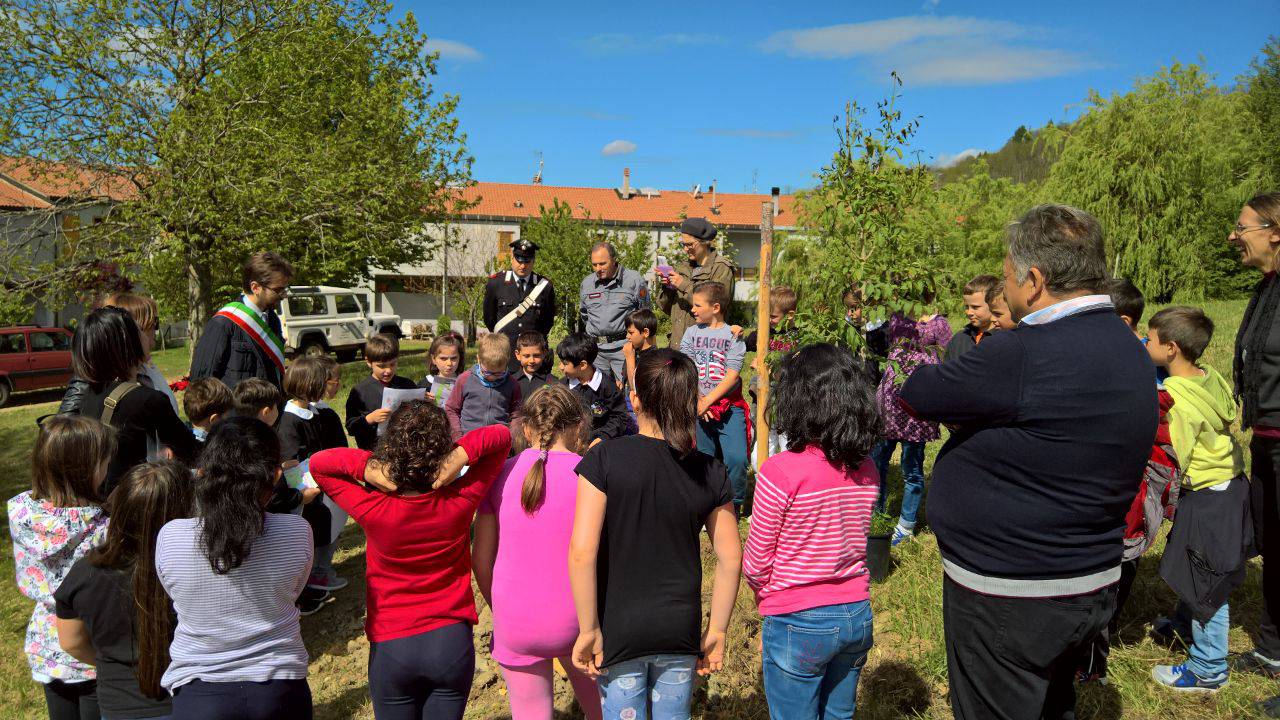 Quindici nuovi nati, quindici piante: la Festa degli Alberi fa sorridere