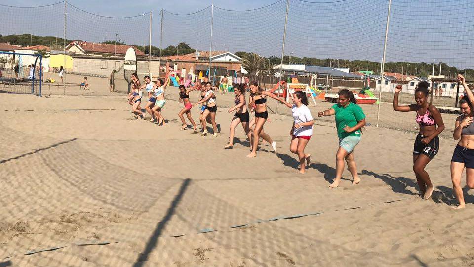 Beach Handball: sulla spiaggia di Marina il primo campo estivo