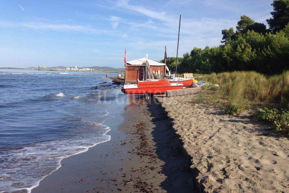 «Il mare si mangia la spiaggia e la duna». I bagnetti «Sono rimasti solo i ciottoli»