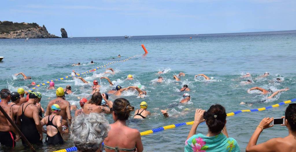 La carica dei 210 in acqua con “Un mare di nuoto”