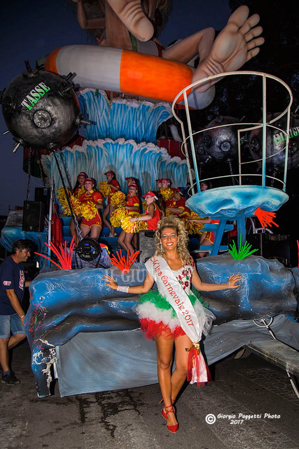 Tutti in maschera, ecco il Carnevale estivo: seconda sfilata a Follonica