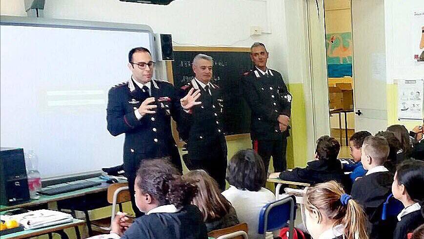 Educazione alla legalità, i carabinieri in classe incontrano gli studenti