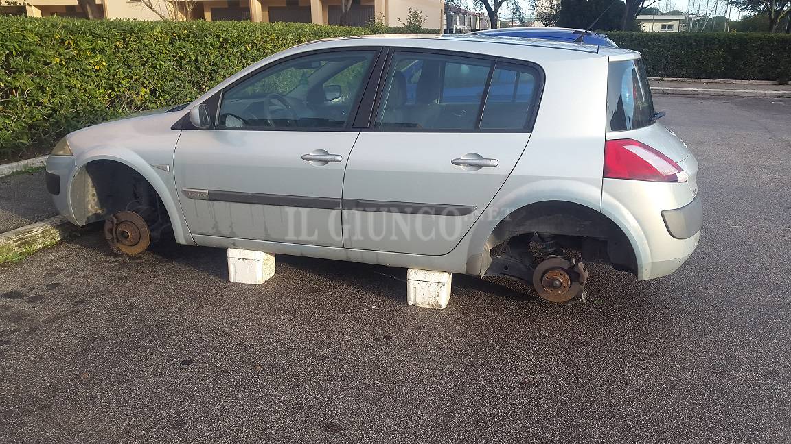 Furto nella notte: rubate le ruote dell’auto parcheggiata