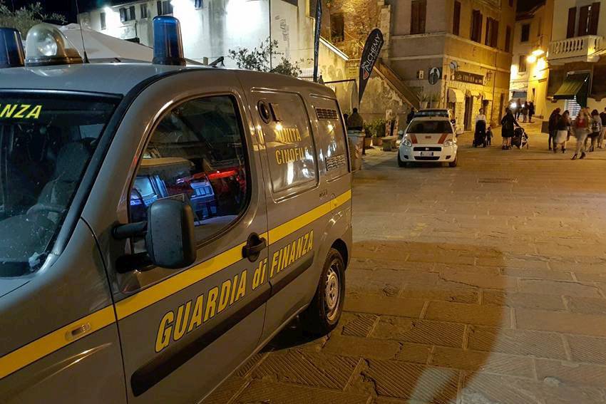 Notte di controlli antidroga: e presto anche la Municipale avrà le unità cinofile