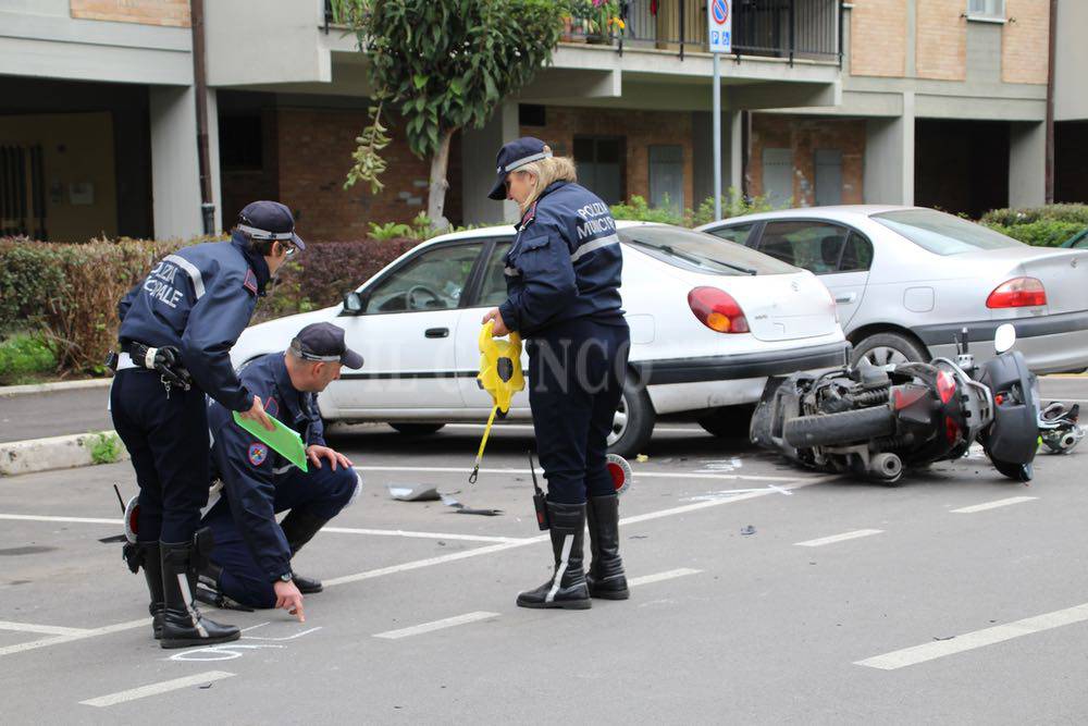 scontro auto scooter via Meda 2018