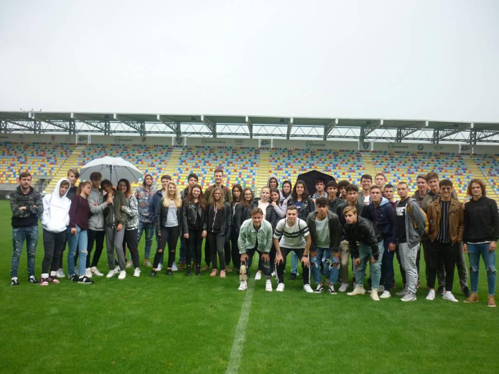 Gli studenti del Fossombroni in visita al Frosinone calcio per parlare di sport e marketing