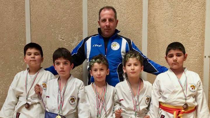 Karate, dieci medaglie per Tana delle Tigri al Trofeo regionale Csen