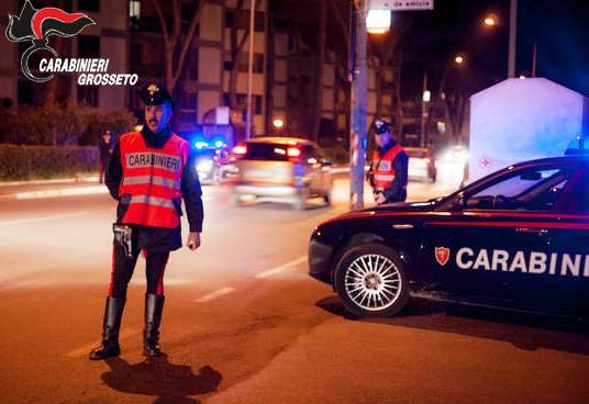 Tenta di derubare l’associazione di volontariato: i carabinieri circondano l’edificio e lo arrestano