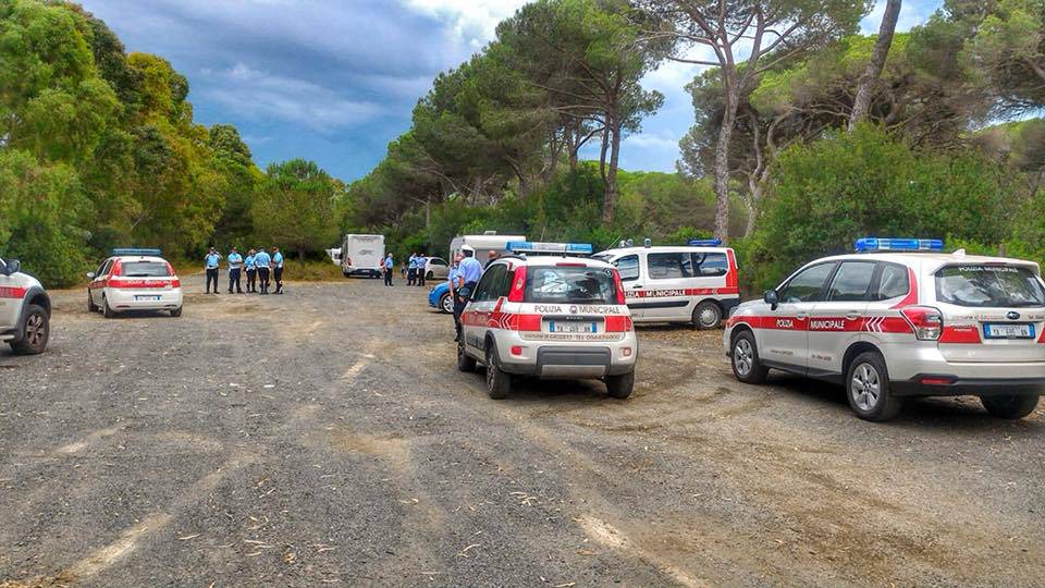 Sgomberato parcheggio, era stato occupato da un gruppo di nomadi con roulotte e camper