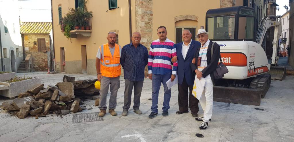 Lavori in centro: si apre il cantiere per la pavimentazione