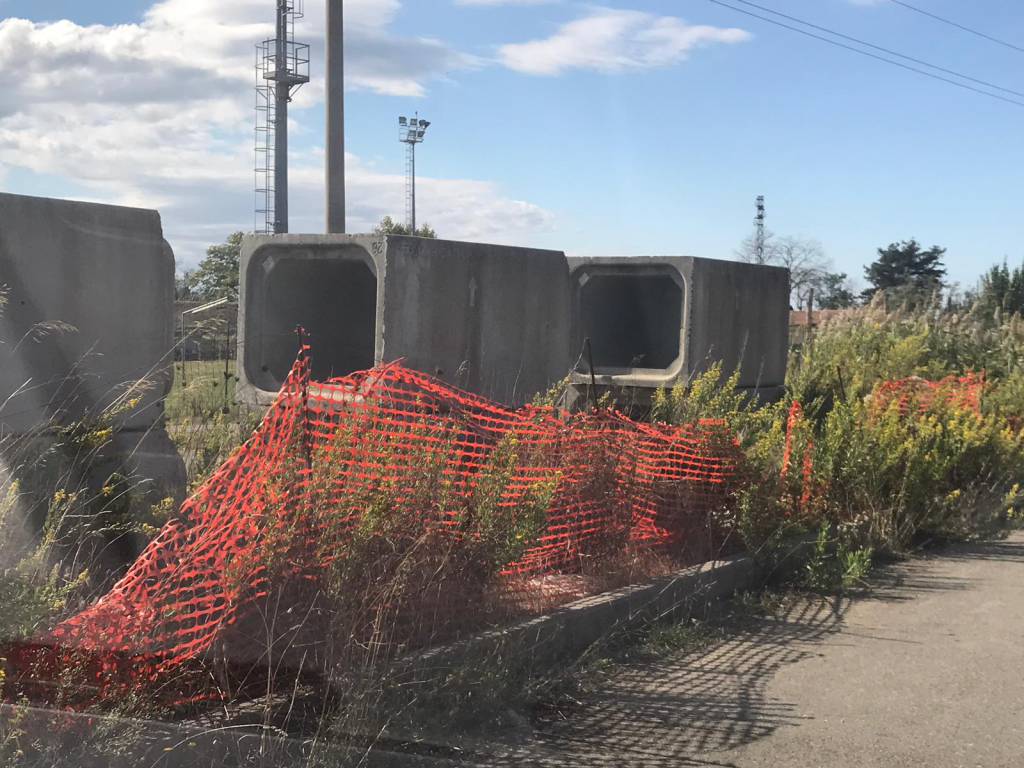 «Degrado e sporcizia agli impianti sportivi, ma il sindaco tace»