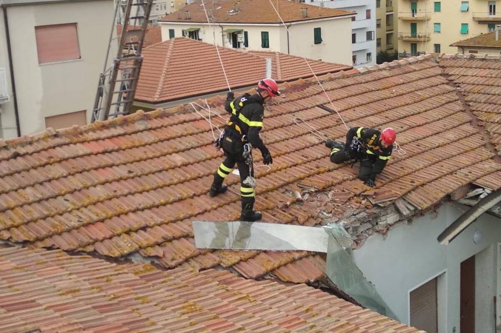 Maltempo, evacuata una casa in città: stamani l’intervento. Chiuso anche viale Giusti