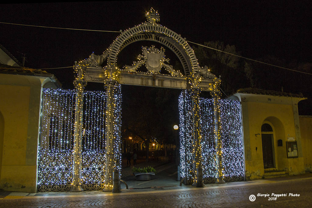 Follonica si accende: festa per la luminaria di Natale. TUTTE LE FOTO