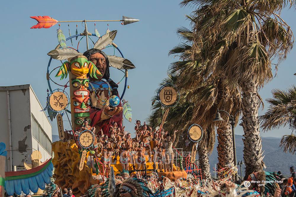 #CarnevaleFollonica19: i carri sfilano per la terza domenica. E su IlGiunco.net si VOTA il carro