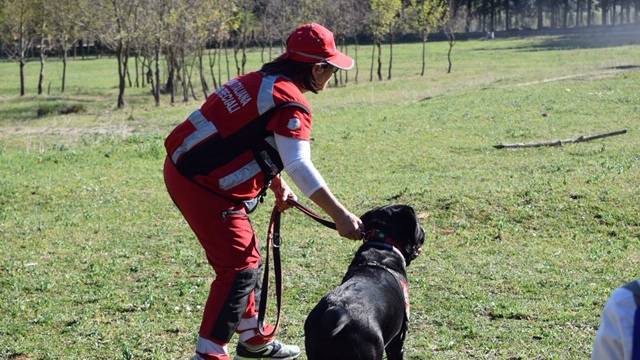 I bambini si tuffano nell’avventura con la Croce Rossa