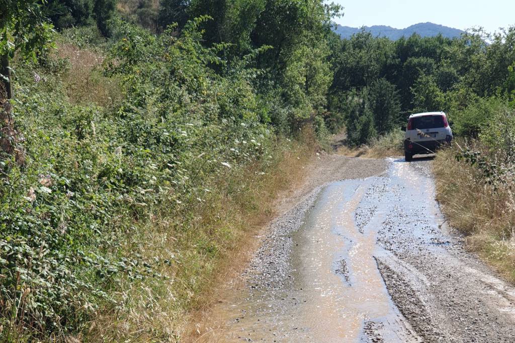 «23 ore senz’acqua» la protesta del consigliere comunale «Vogliamo le autobotti»