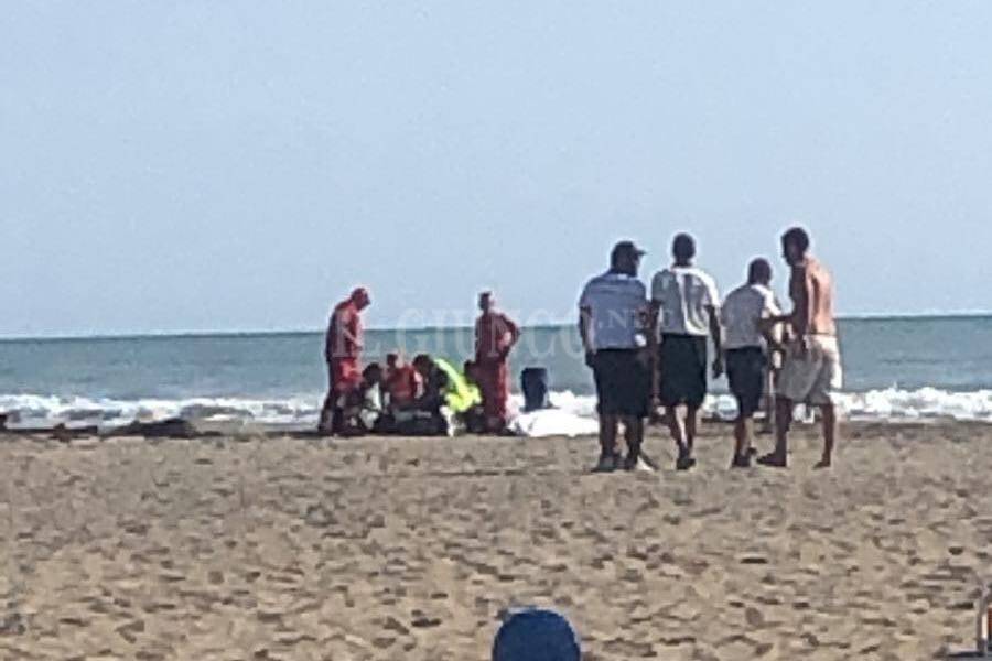 ULTIM’ORA – Muore sulla spiaggia. Inutili i soccorsi