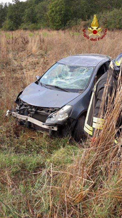 Fuori strada con l’auto: ferito un uomo