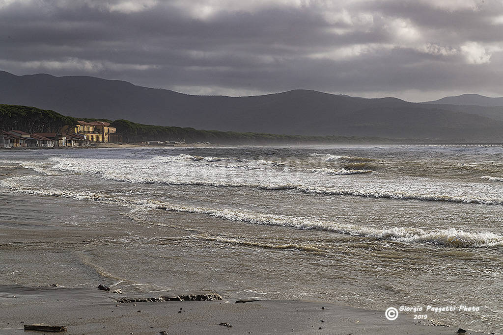 mare mareggiata Follonica