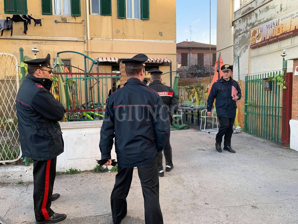 Carabinieri in azione: controllati documenti e permessi di soggiorno